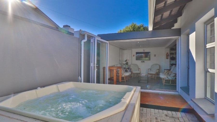 3 Bedroom Property for Sale in Bayview Western Cape